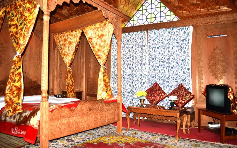 New Alzira Houseboat, Srinagar 5